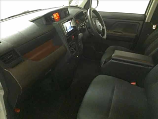 TOYOTA ROOMY 2018
