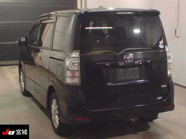 TOYOTA VOXY 2010