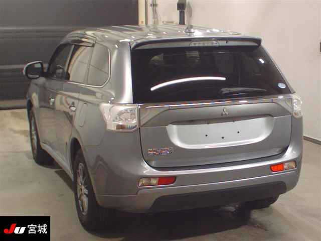 MITSUBISHI OUTLANDER PHEV 2015