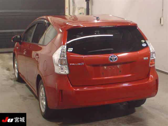 TOYOTA PRIUS ALPHA 2013