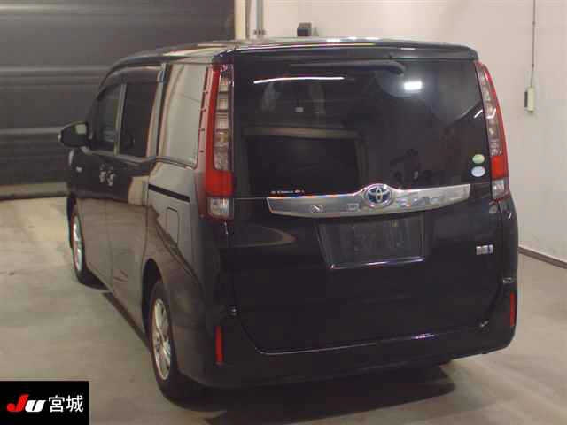 TOYOTA NOAH 2014