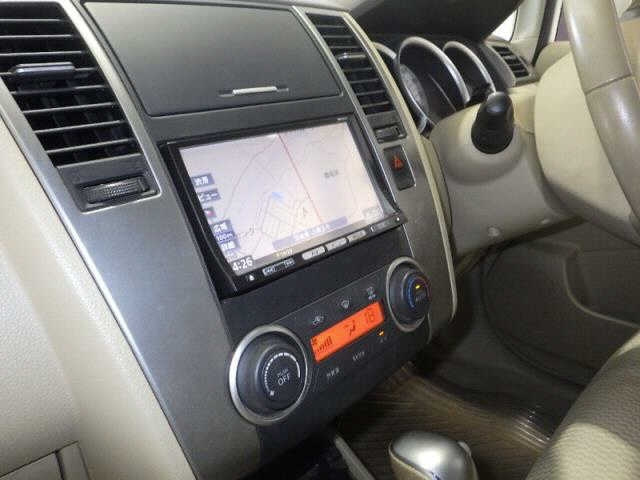 NISSAN TIIDA 2010