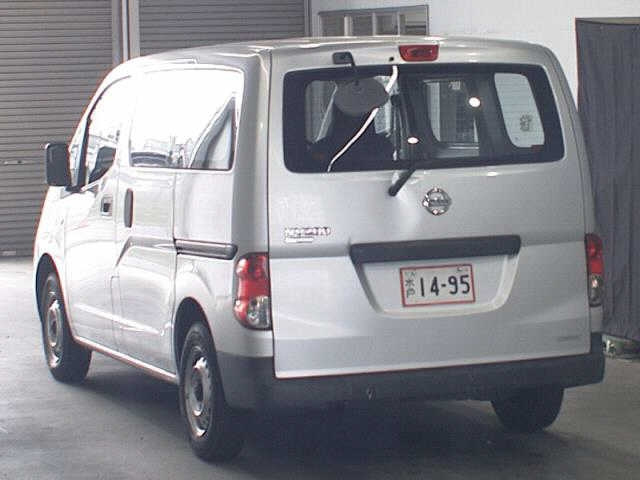 NISSAN NV200 2010