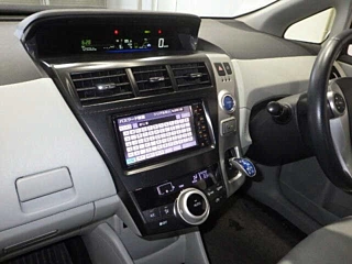 TOYOTA PRIUS ALPHA 2012