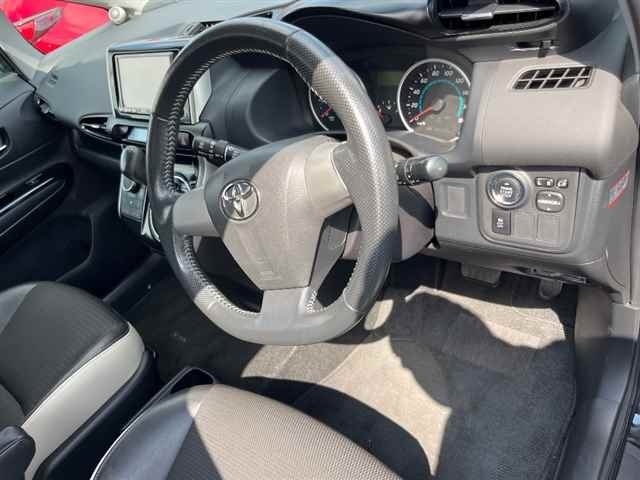 TOYOTA WISH 2011