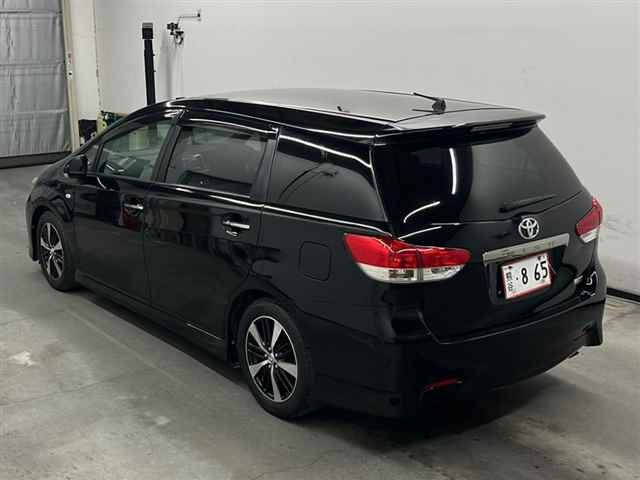 TOYOTA WISH 2011