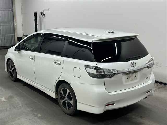 TOYOTA WISH 2015