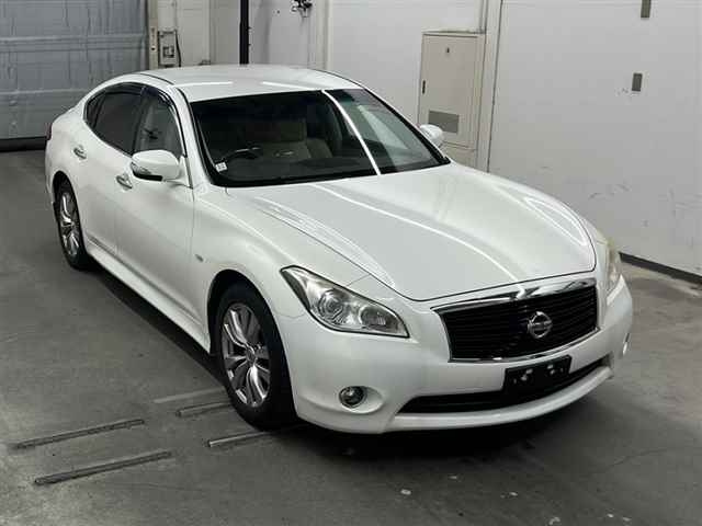 NISSAN FUGA 2013
