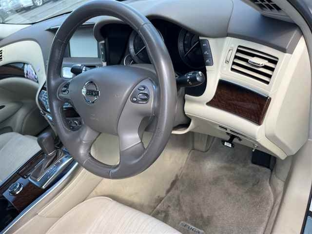 NISSAN FUGA 2013