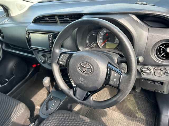 TOYOTA VITZ 2019