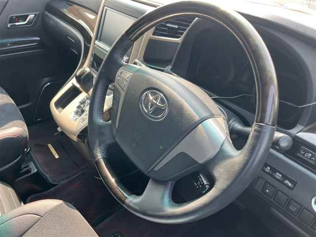 TOYOTA VELLFIRE 2013