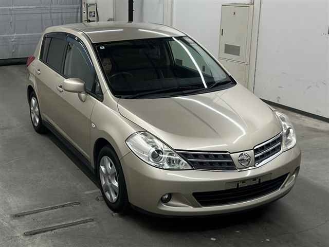 NISSAN TIIDA 2012