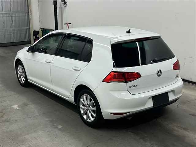 VOLKSWAGEN GOLF 2016