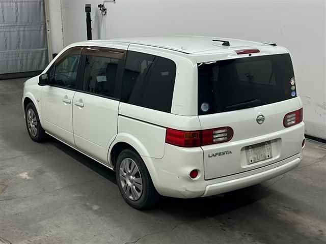 NISSAN LAFESTA 2010