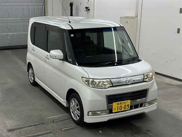 DAIHATSU TANTO 2010