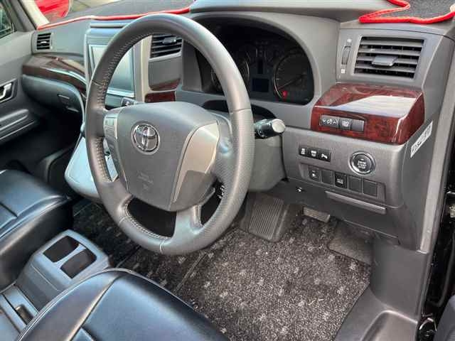 TOYOTA VELLFIRE 2012