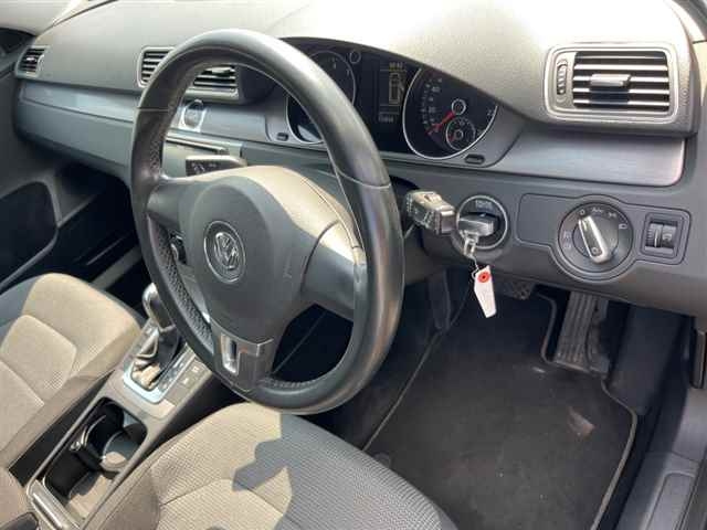 VOLKSWAGEN PASSAT VARIANT 2012