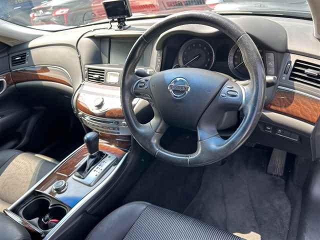 NISSAN FUGA 2013