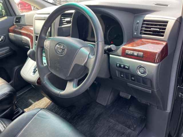 TOYOTA VELLFIRE 2013