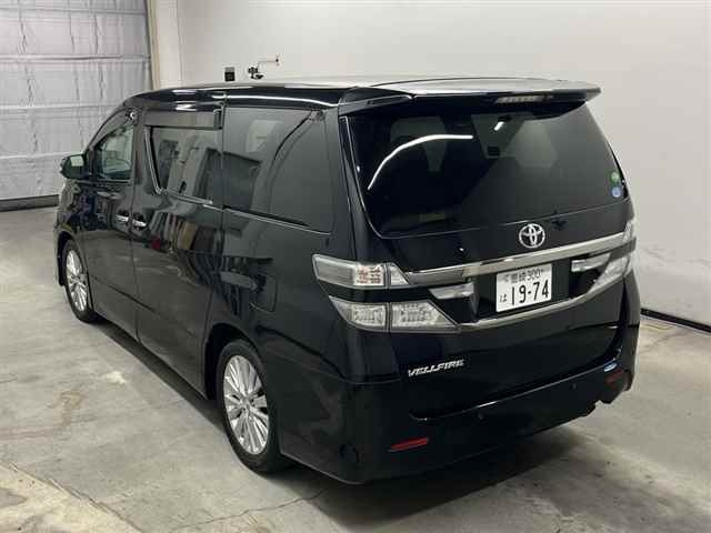 TOYOTA VELLFIRE 2013