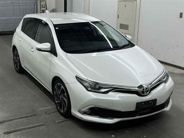 TOYOTA AURIS 2016