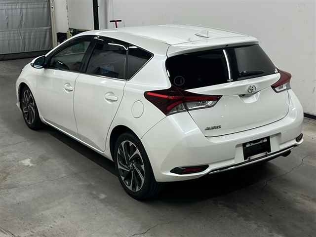 TOYOTA AURIS 2016