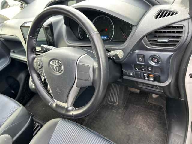 TOYOTA NOAH 2016