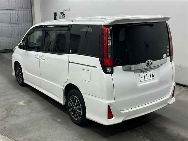 TOYOTA NOAH 2016