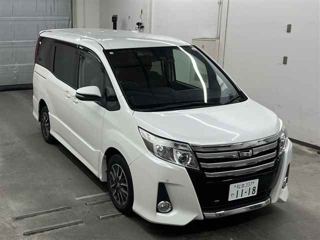 TOYOTA NOAH 2016