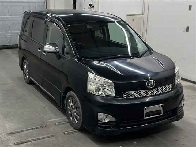TOYOTA VOXY 2013