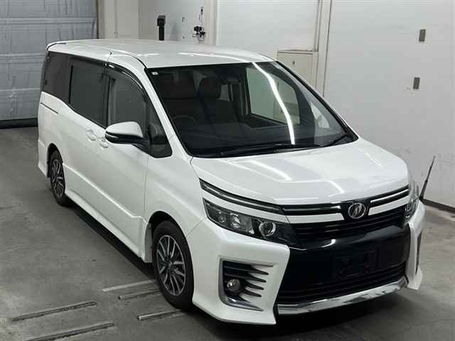 TOYOTA VOXY 2016