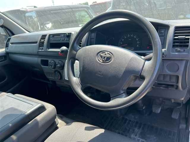 TOYOTA HIACE VAN 2016