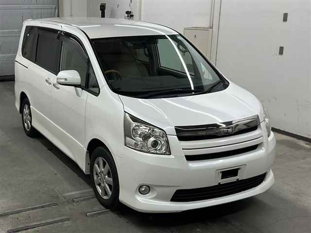 TOYOTA NOAH 2009