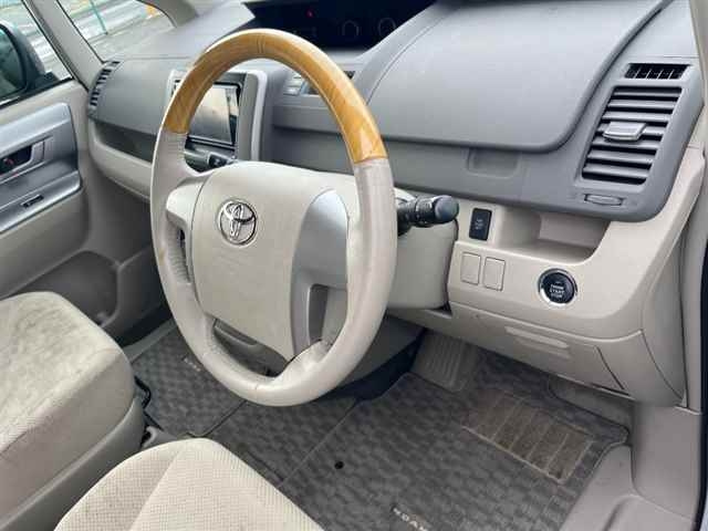 TOYOTA NOAH 2009