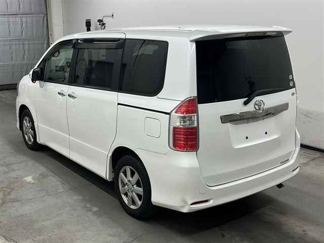 TOYOTA NOAH 2009