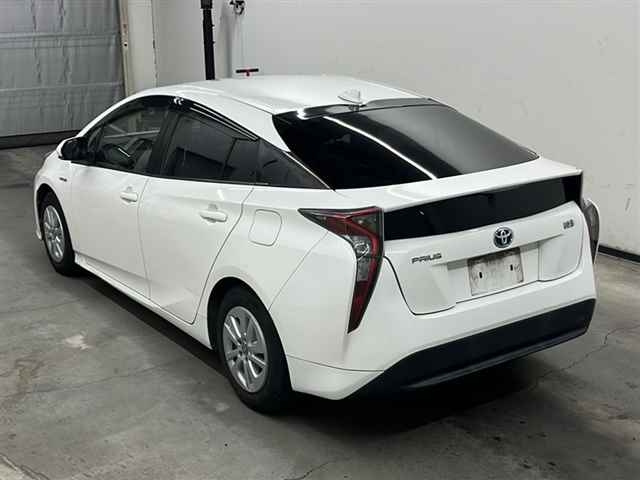 TOYOTA PRIUS 2016