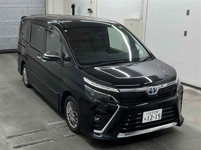 TOYOTA VOXY 2021