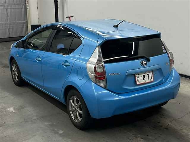 TOYOTA AQUA 2012