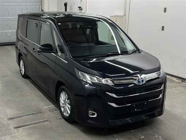 TOYOTA NOAH 2023
