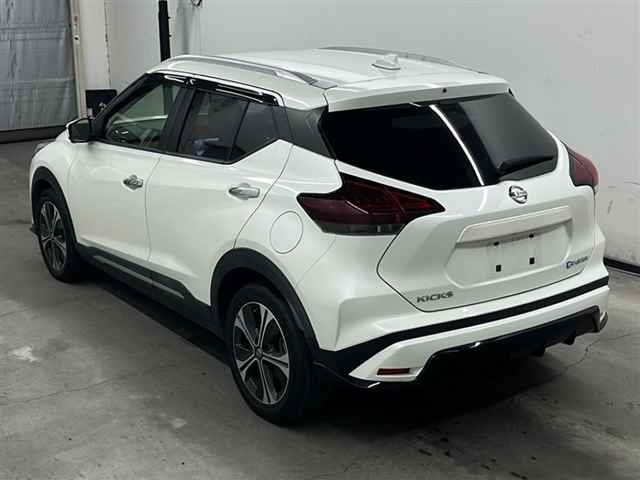 NISSAN KIX 2020