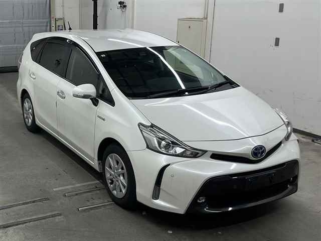 TOYOTA PRIUS ALPHA 2015