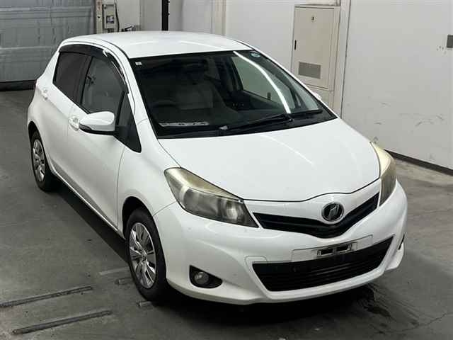 TOYOTA VITZ 2011