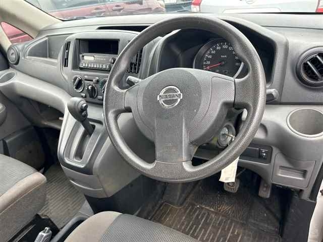NISSAN NV200 2013