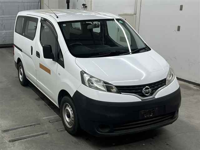 NISSAN NV200 2013