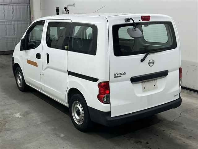 NISSAN NV200 2013
