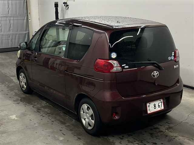 TOYOTA PORTE 2011
