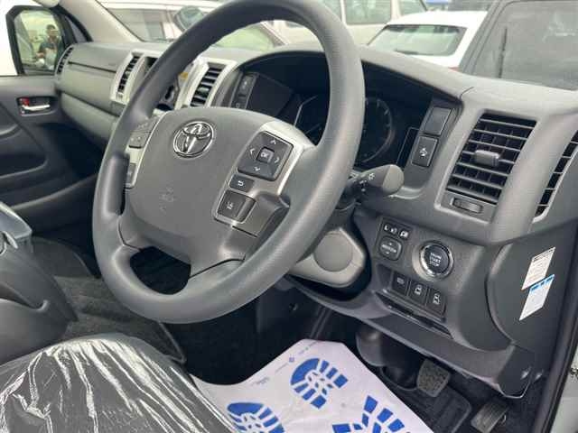 TOYOTA HIACE VAN 2025