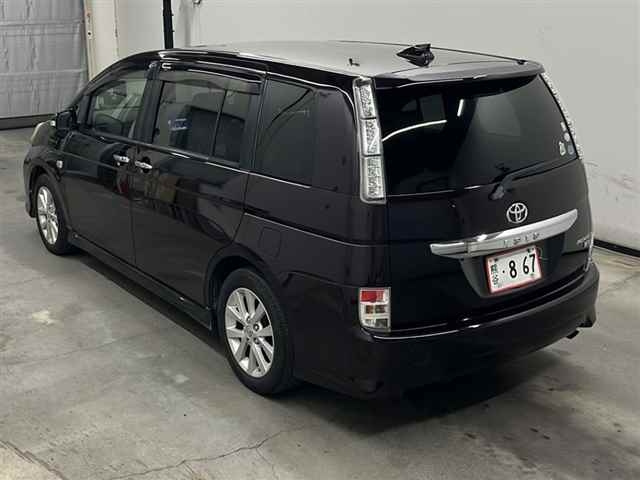 TOYOTA ISIS 2011