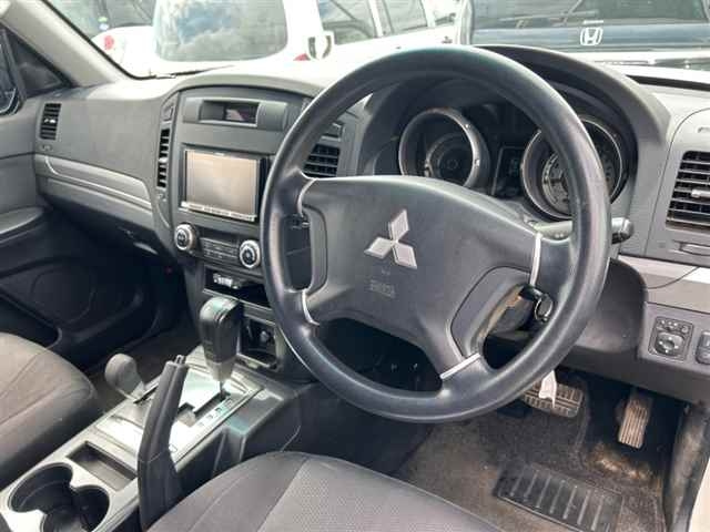 MITSUBISHI PAJERO 2011