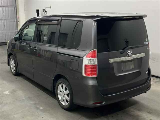 TOYOTA NOAH 2008